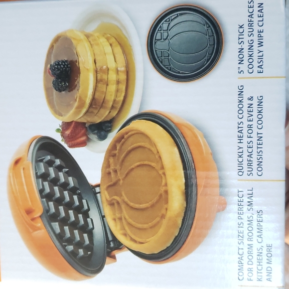Mini Pumpkin waffle maker - Picture 4 of 4